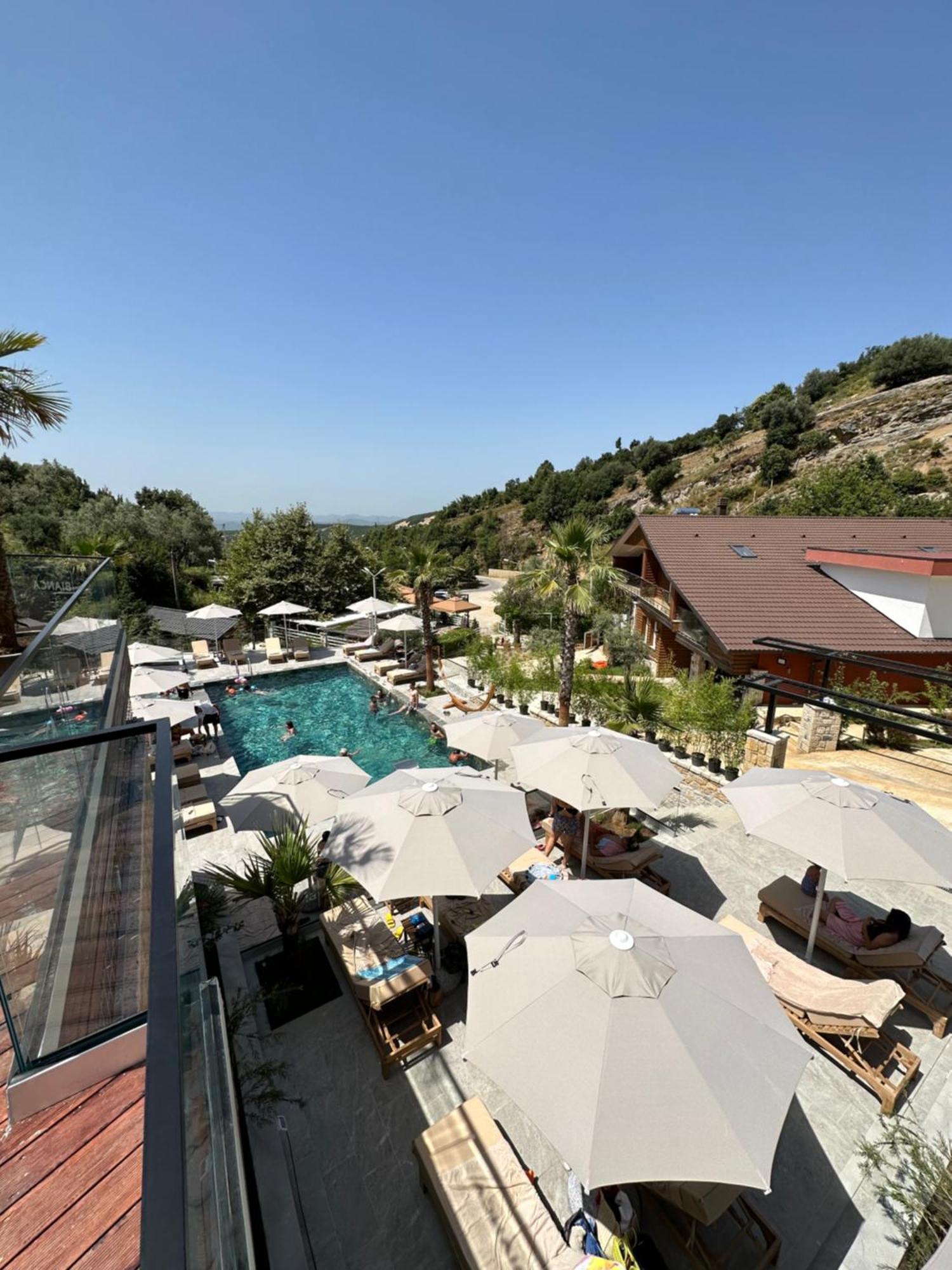 Bianca Hotel & Villa Priska e Madhe Bagian luar foto